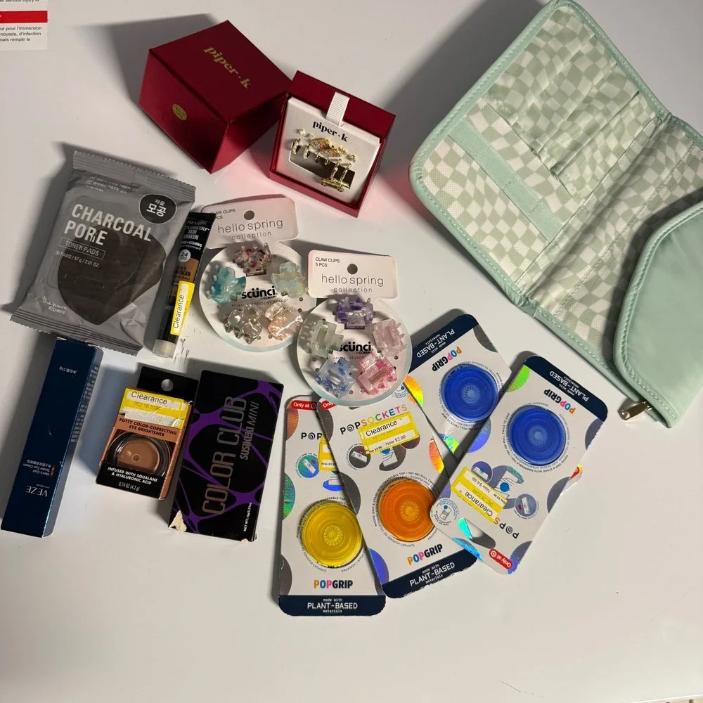 Beauty Accessory Bundle Piper-K Earrings PopSockets Scunci Clips Makeup Bag NEW